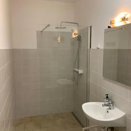 4 Star Studio Bakar
