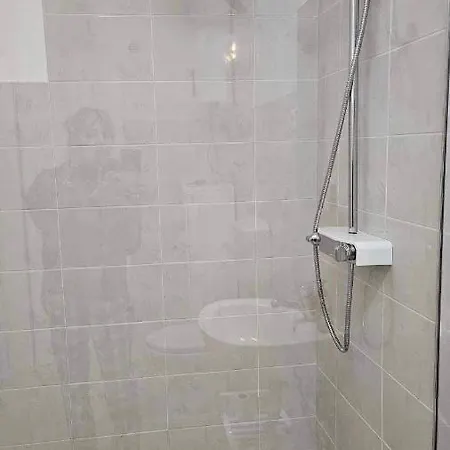 4 Star Studio Bakar