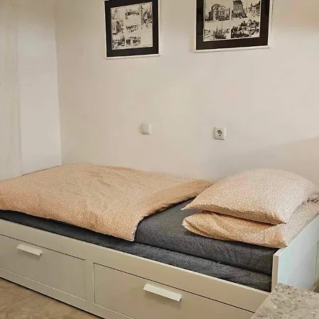 4 Star Studio * Bakar