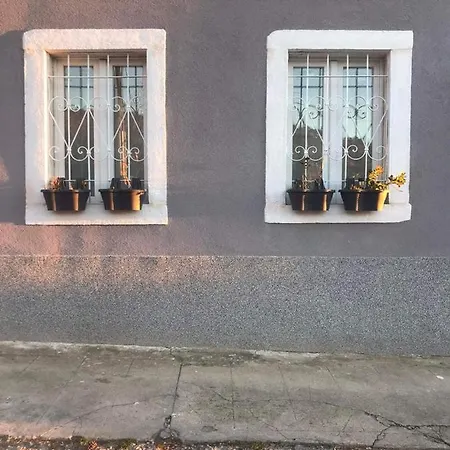 4 Star Studio *
