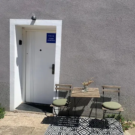 4 Star Studio Bakar